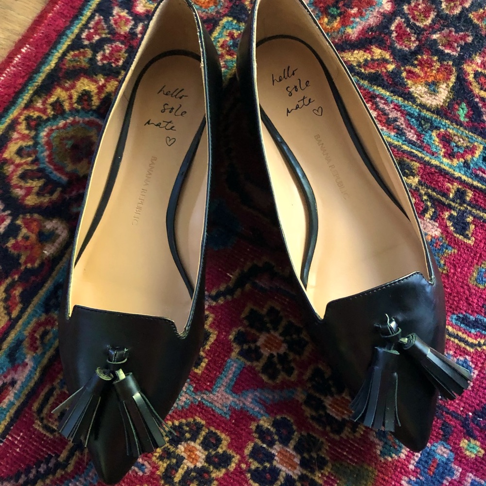 Banana Republic leather tassel point